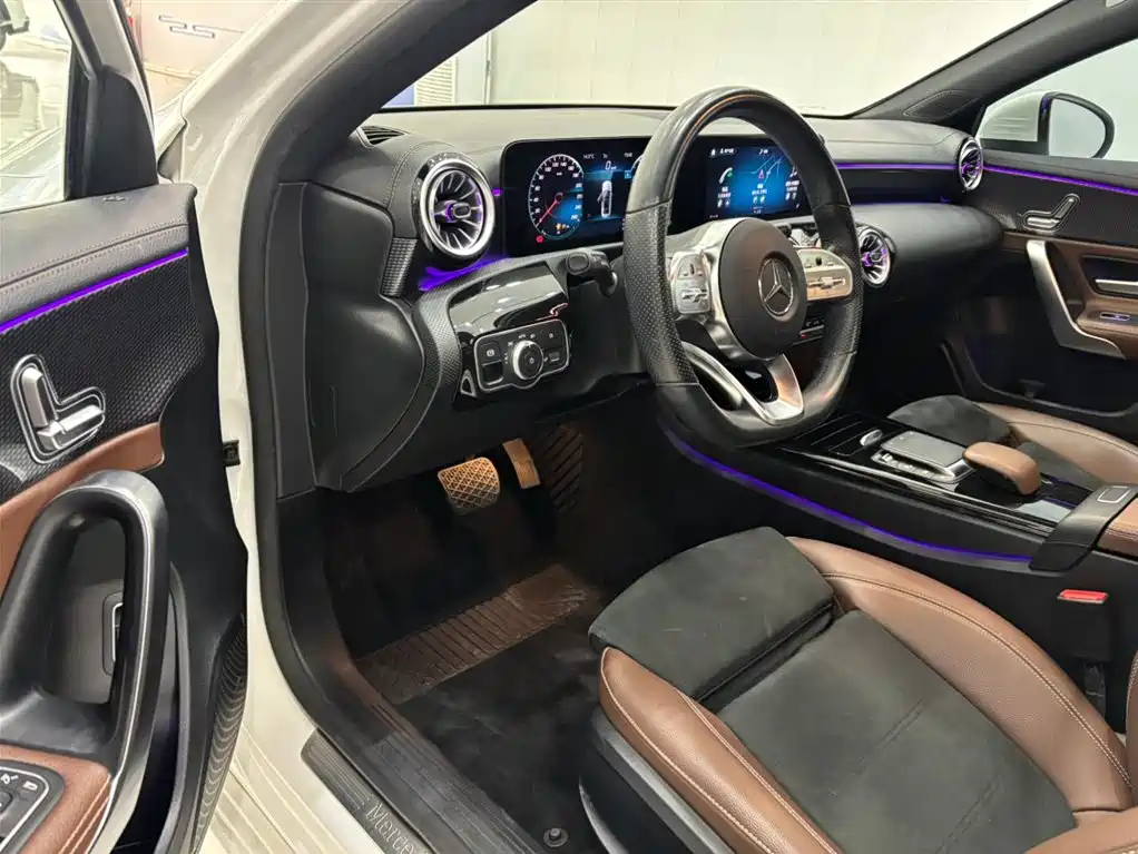 Mercedes-Benz A-Class 2021 A 200 L Sport Sedan Fashion Edition фото 11