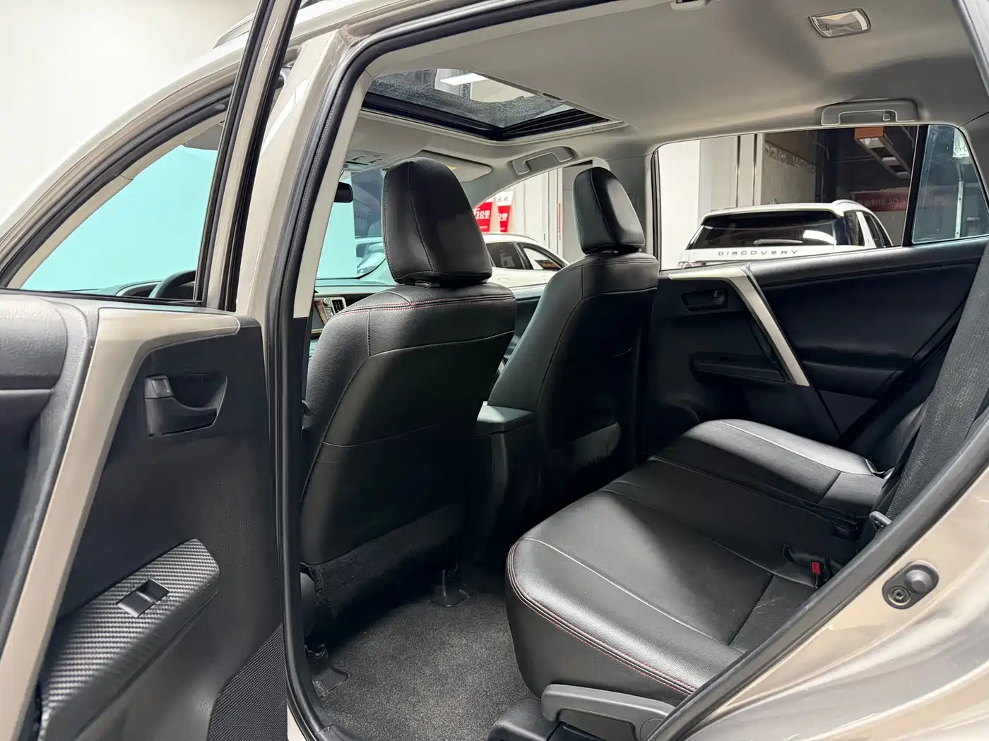 Toyota RAV4 Rongfang 2015 2.0L CVT 4WD Trend Edition фото 8