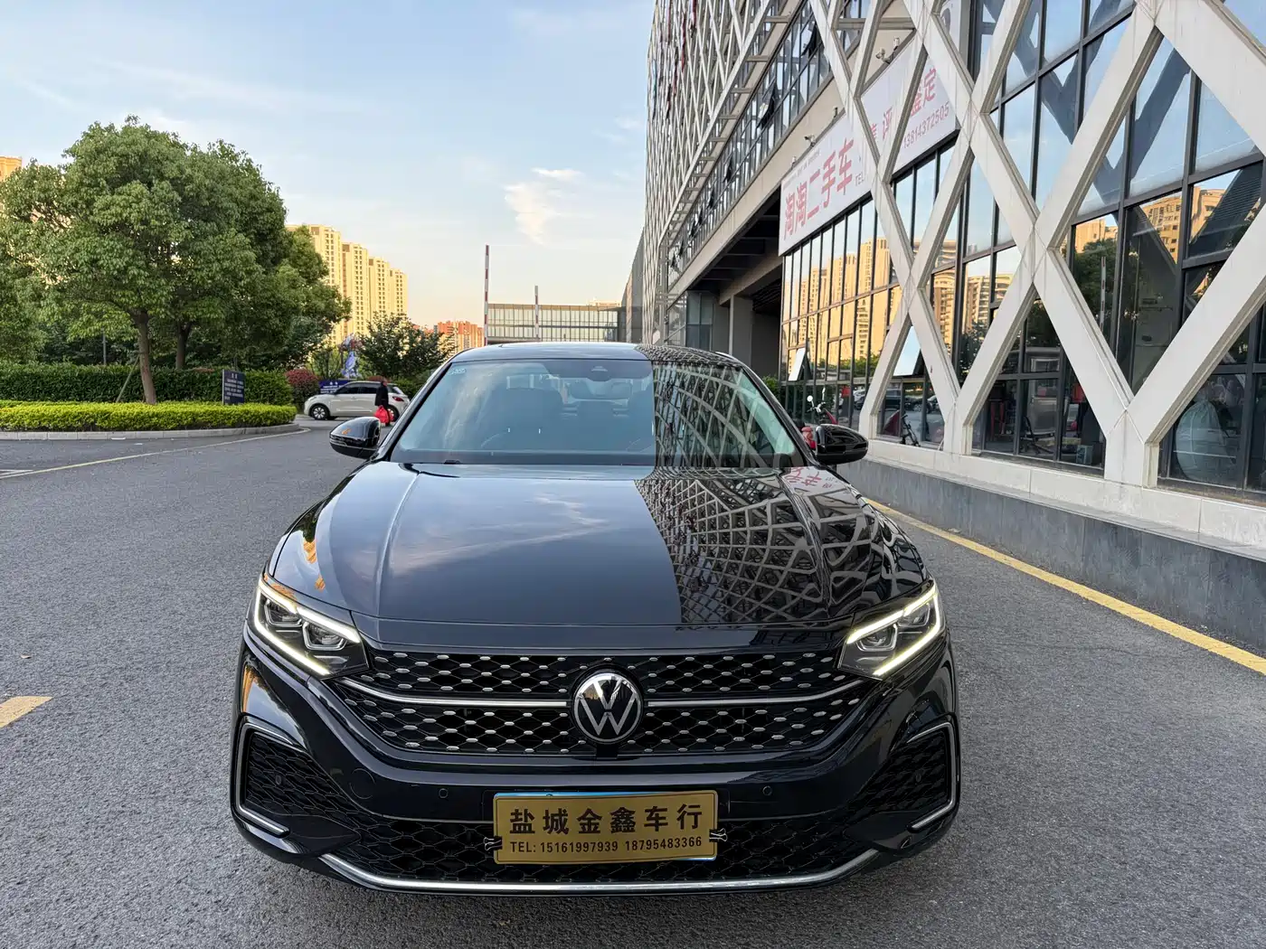 Volkswagen Passat 2022 330TSI Starlight Luxury Edition фото 3
