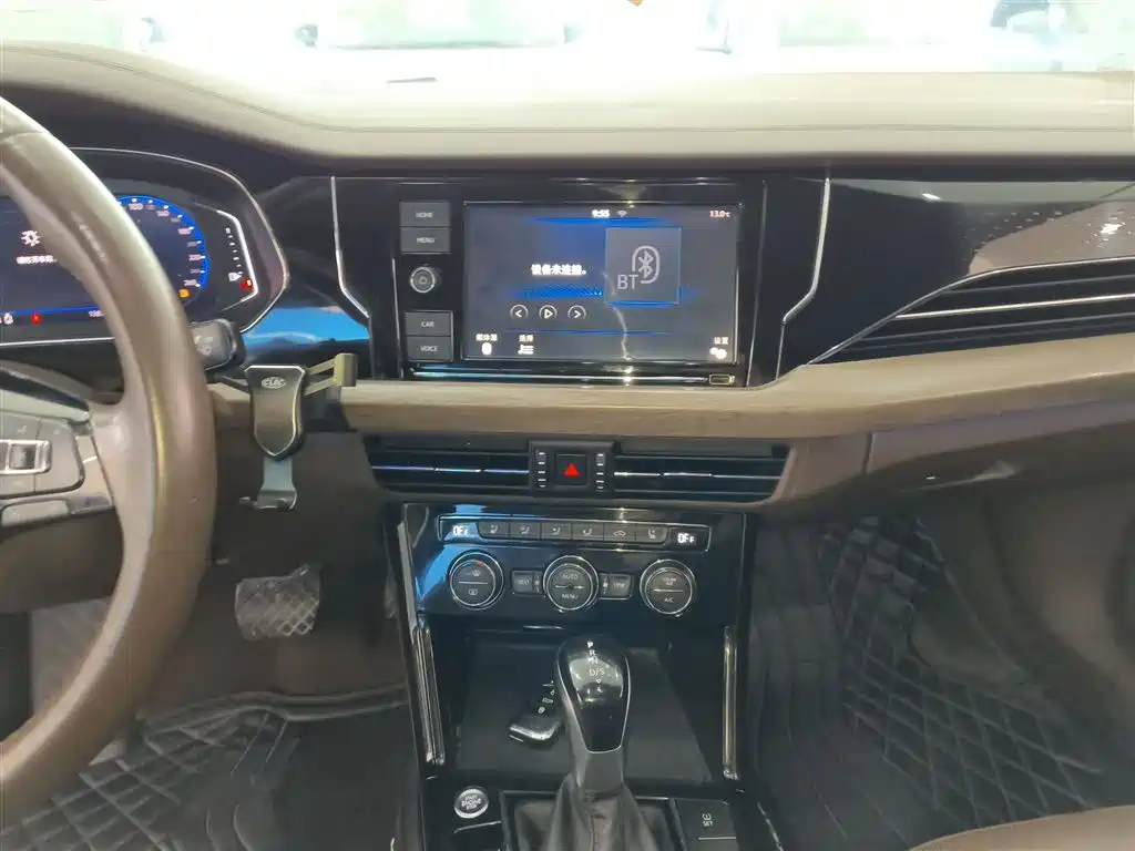 Volkswagen Passat 2019 330TSI Luxury Edition China VI фото 9
