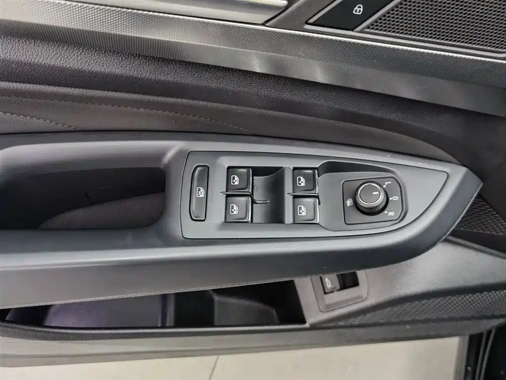 Volkswagen Passat 2023 Facelift 280TSI Business Edition фото 9