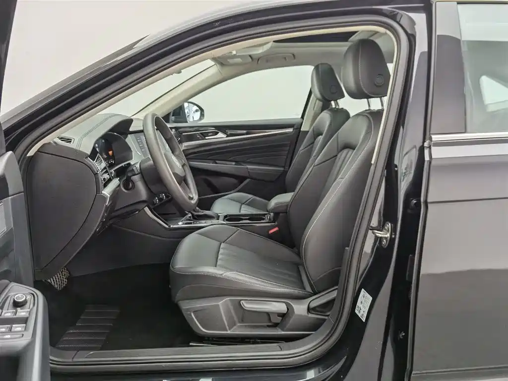 Volkswagen Passat 2023 Facelift 280TSI Business Edition фото 10