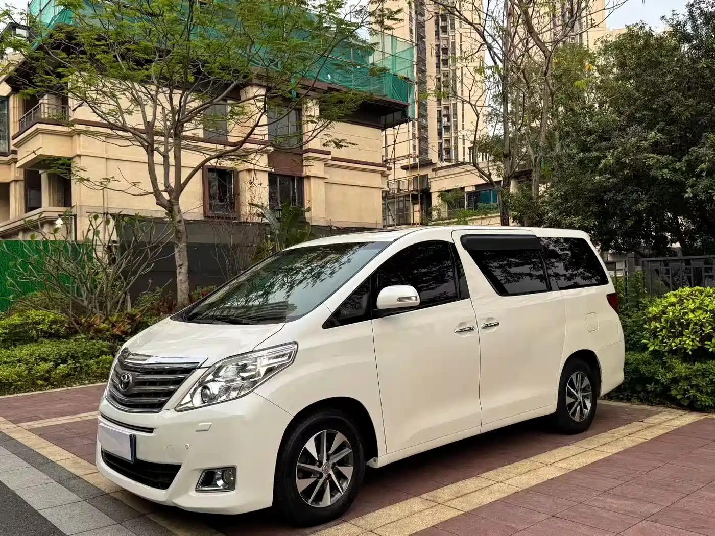 Toyota Alphard 2012 3.5L Premium Edition фото 2