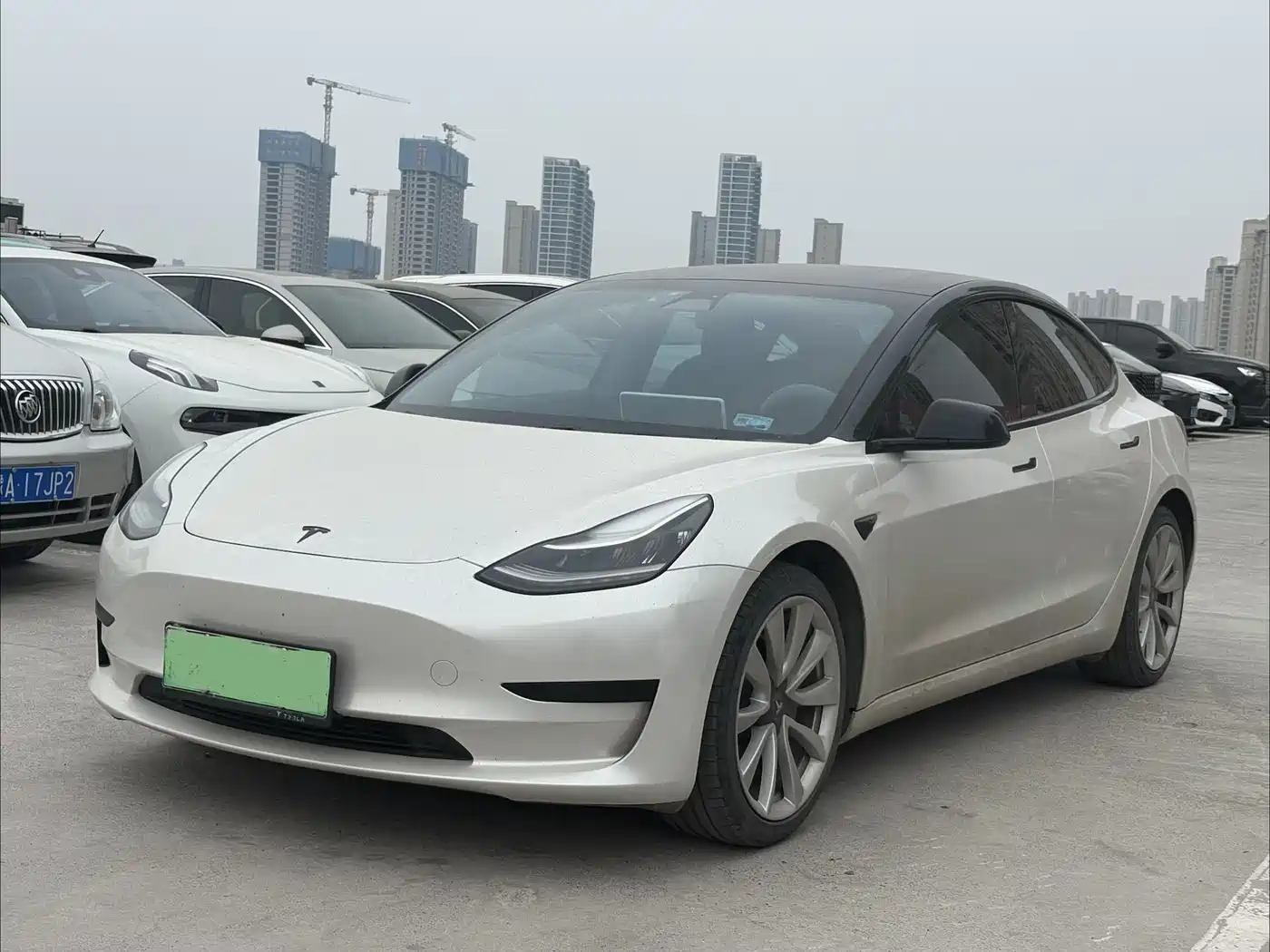 TESLA MODEL 3
