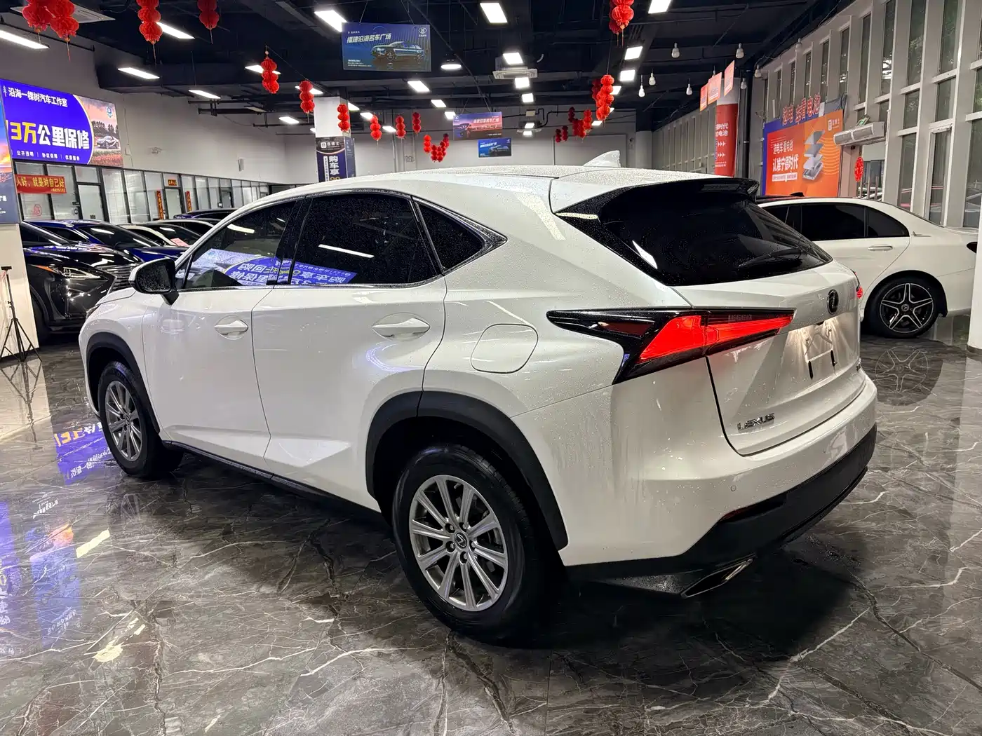 Lexus NX 2017 300 FWD Sharp Edition фото 8