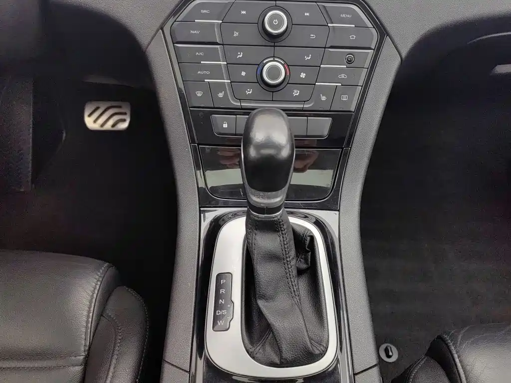 MG Roewe RX5 2015 2015 2.0TGI TST 4WD Flagship Edition