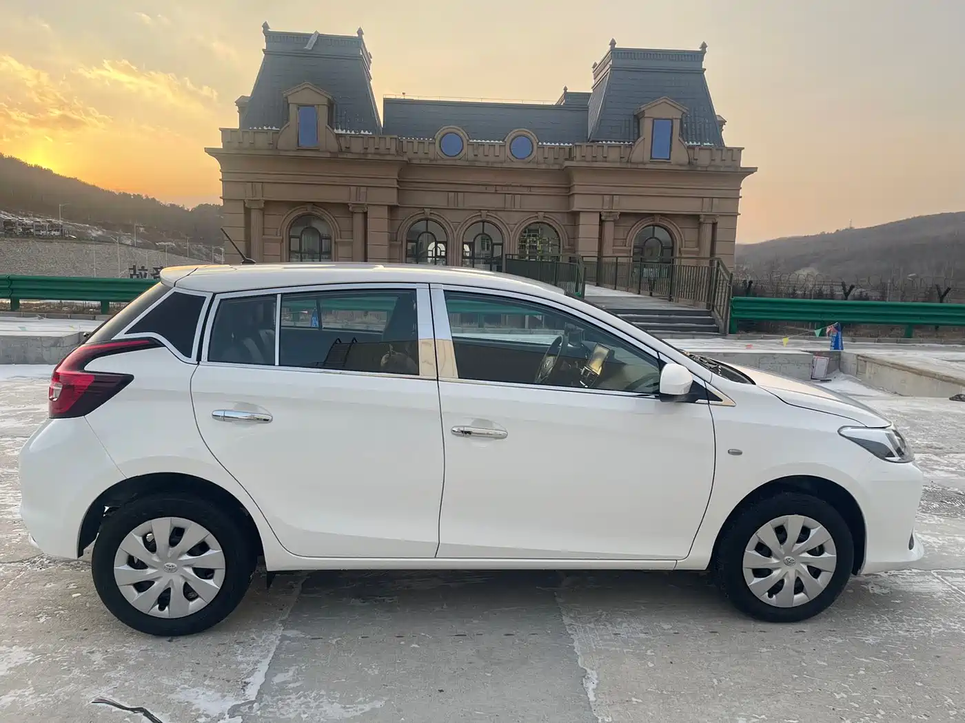 Toyota Vios FS 2022 1.5L CVT Sharp Speed CARE Edition фото 8