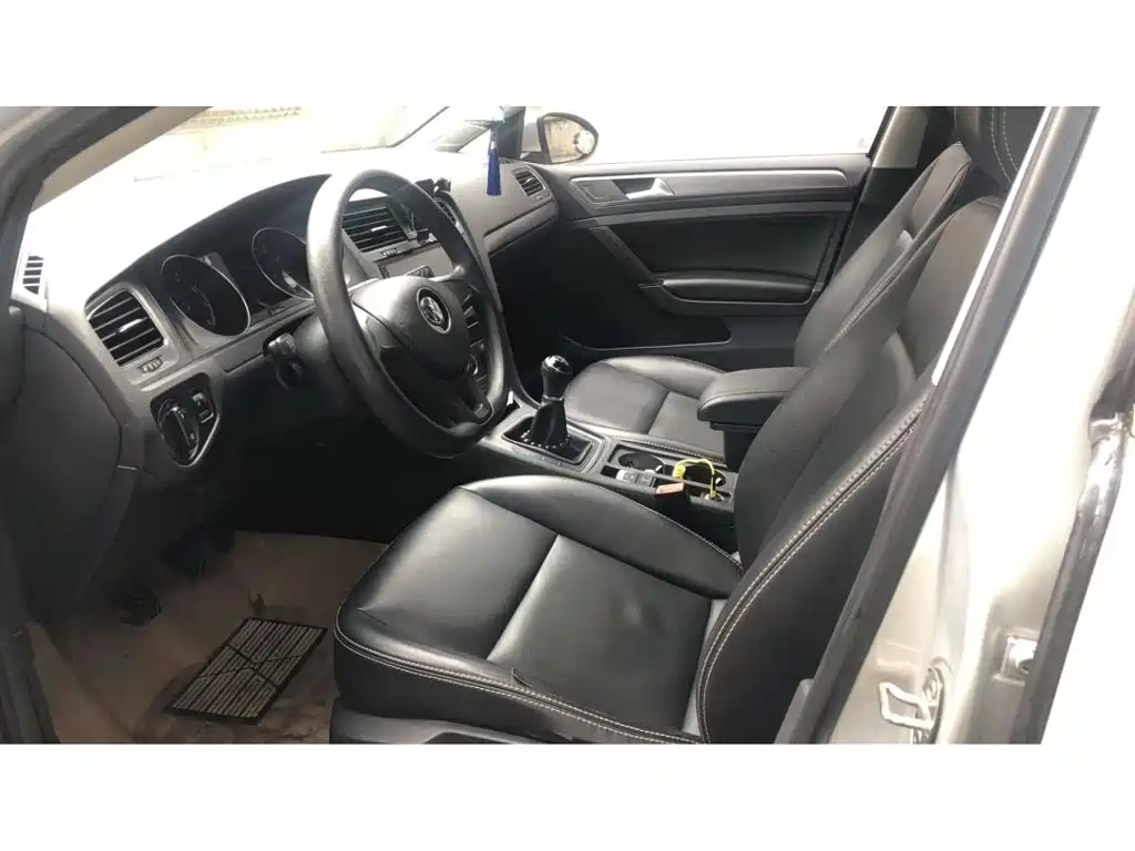 Фото 3 - Volkswagen Golf