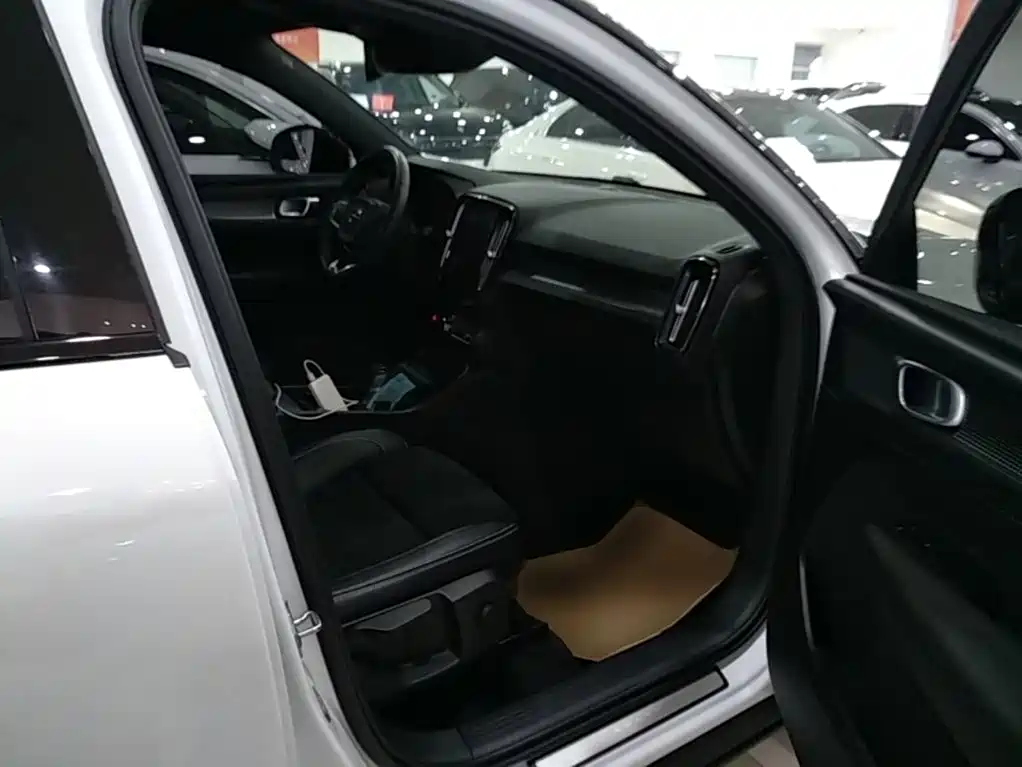 Volvo XC40 2020 2021 T4 AWD Smart Sport Edition
