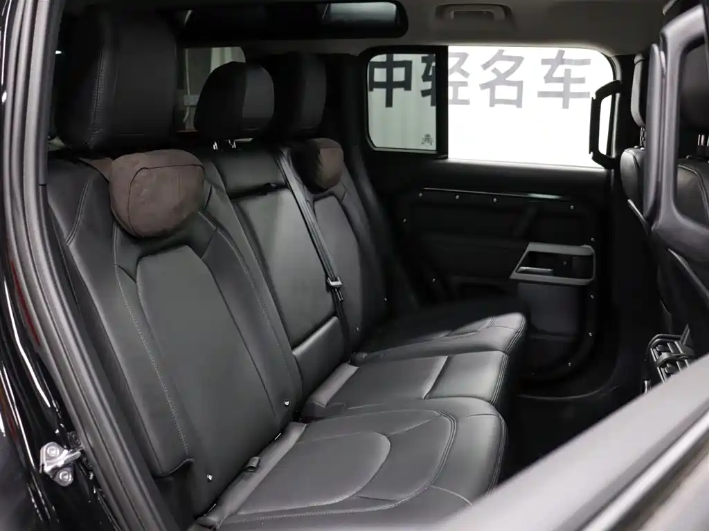 Land Rover Defender 2024 110 3.0T P400 XS фото 21
