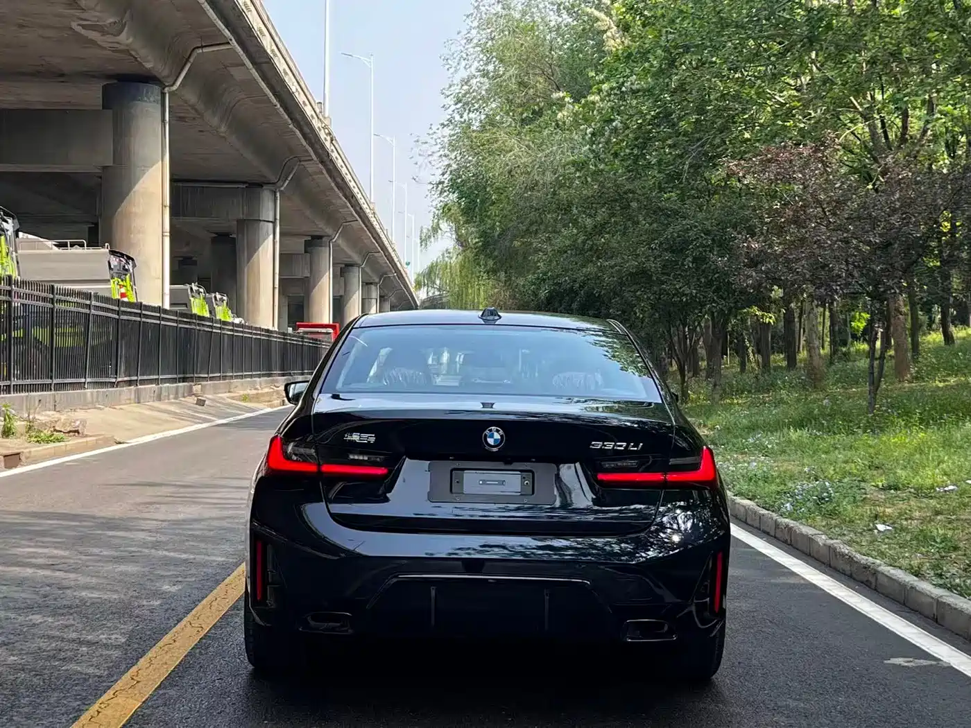 BMW 3 Series 2026 330Li M Sport Shadowline Package фото 34