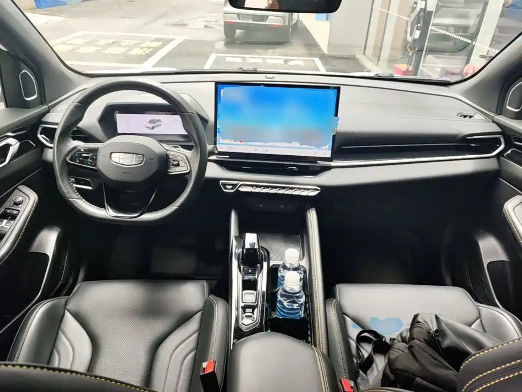 Фото 10 - Geely Coolray