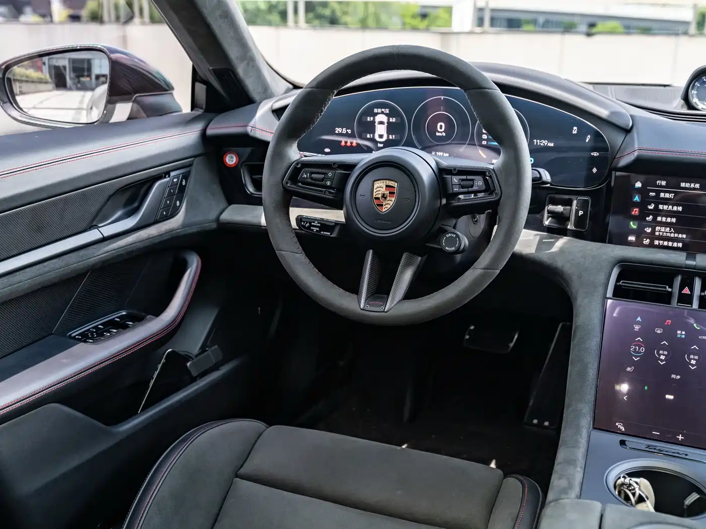 Фото 36 - Porsche Taycan