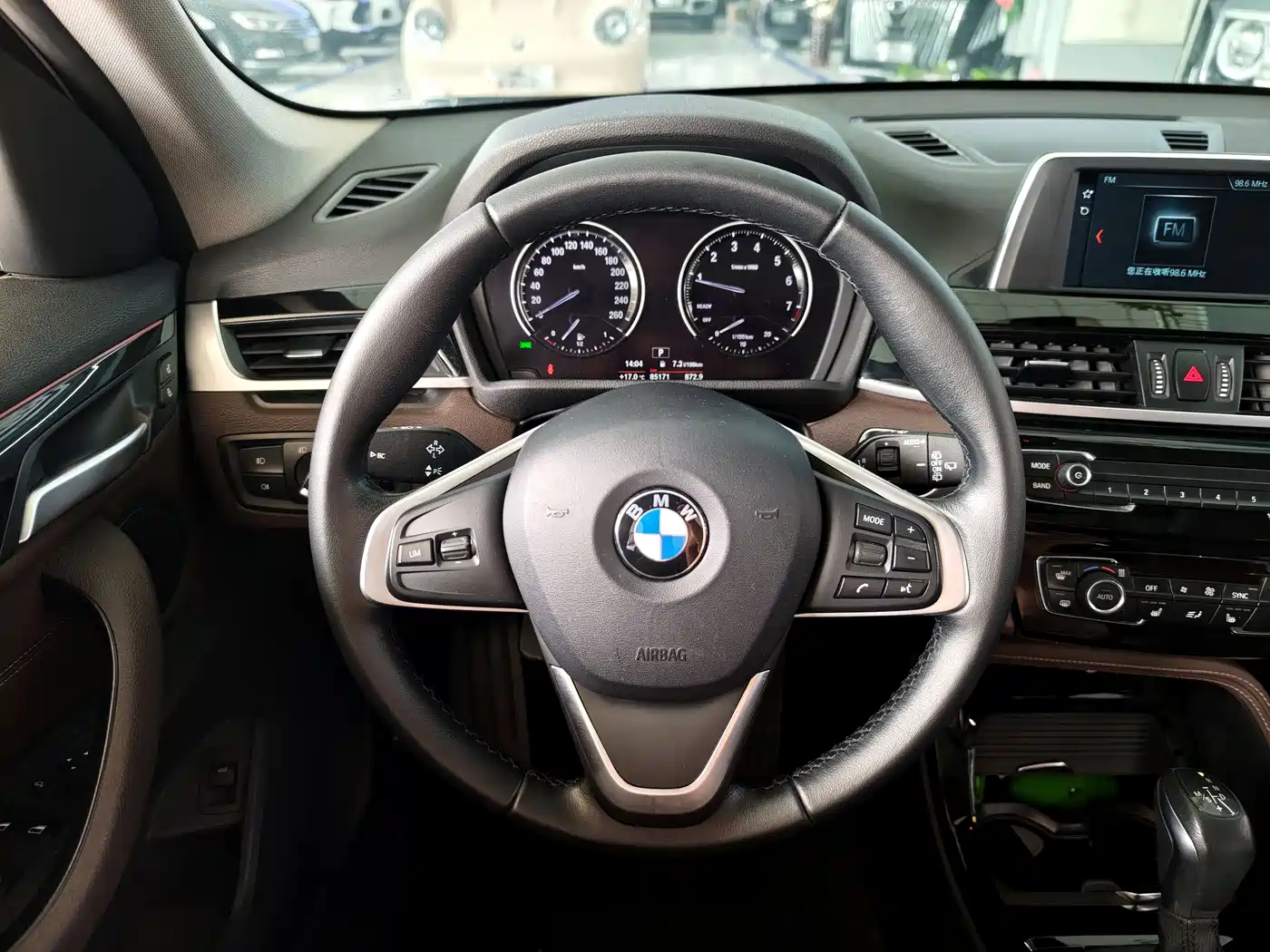 BMW X1 2018 sDrive18Li Premium Model фото 8