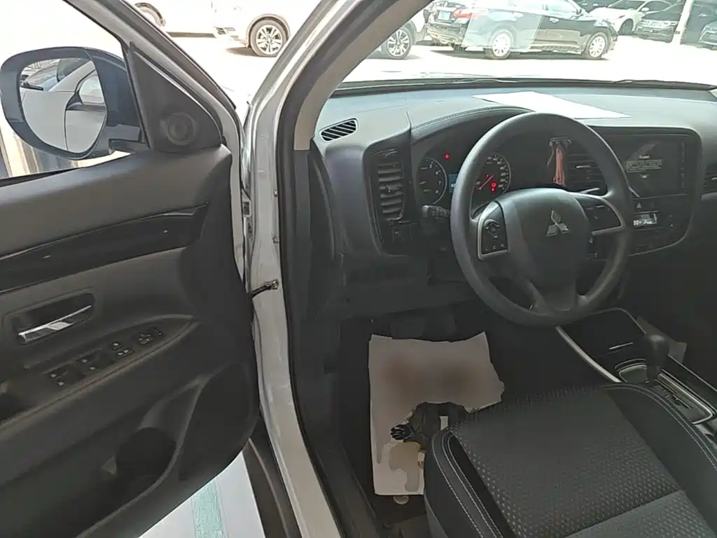 Mitsubishi Outlander 2021 2020 2.0L 2WD Comfort 5-seater