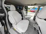 Photo 18 - Toyota Sienna