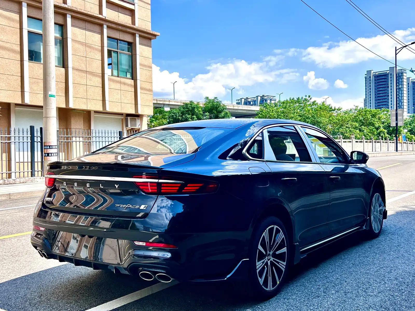Фото 7 - Geely Preface