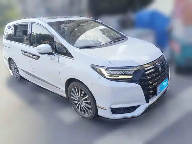 Honda Elysion 2024 2.0L e:HEV Luxury Edition — фото 3
