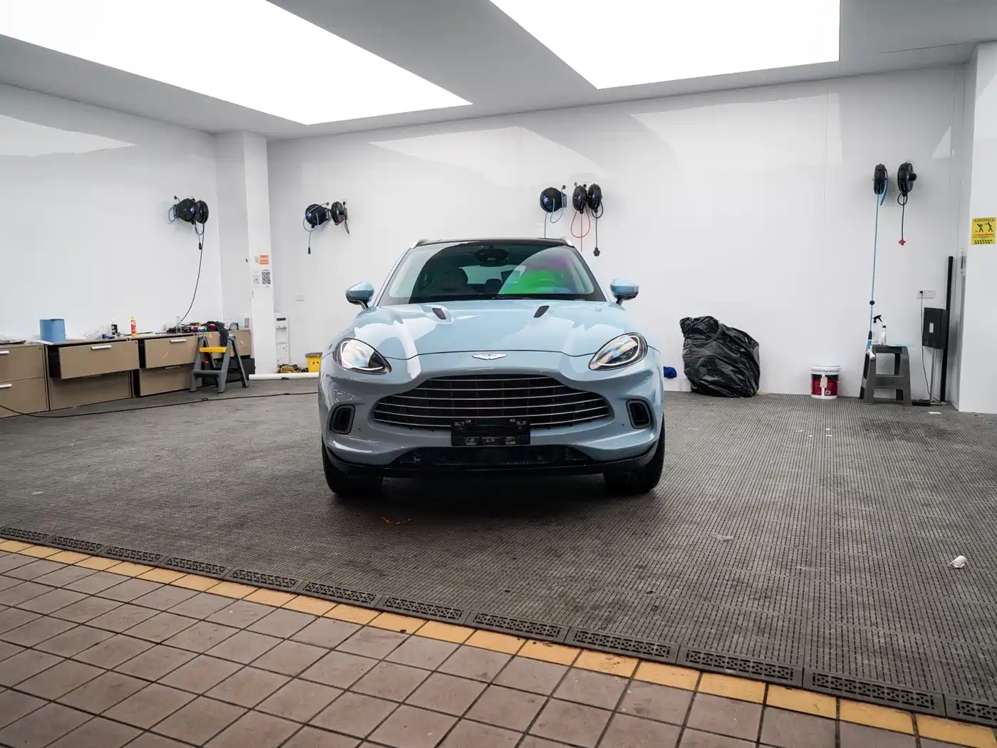 Aston Martin DBX 2022 3.0T STRAIGHT-SIX фото 2