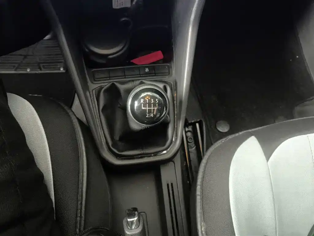 Volkswagen Jetta 2017 1.5L Manual Comfort фото 10
