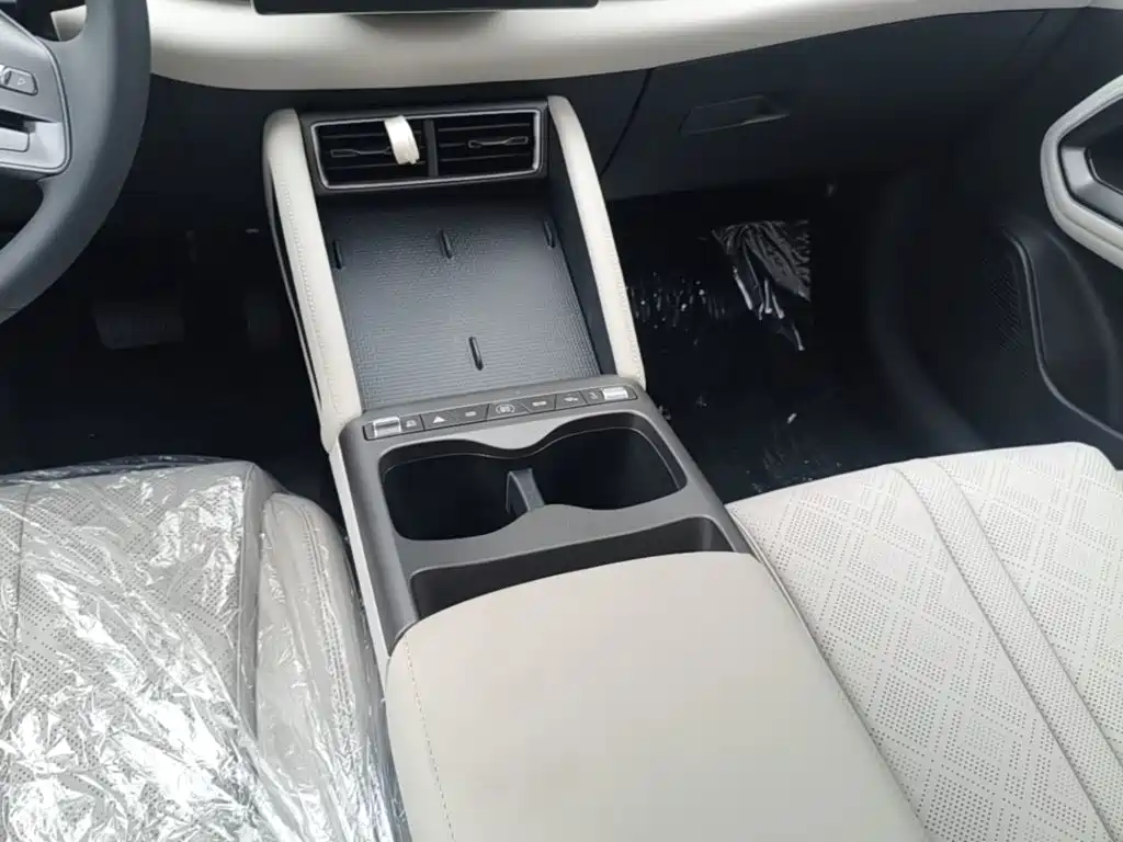 BYD Yuan UP 2026 2025 Model 301KM Navigator