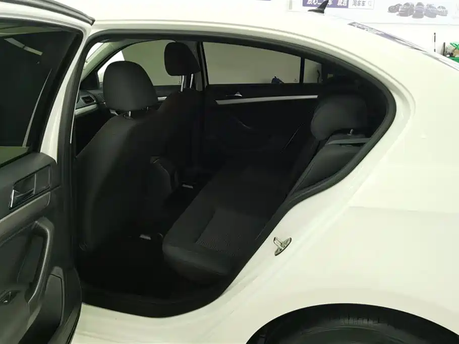 Volkswagen Lavida 2017 1.6L Automatic Trend Edition фото 11