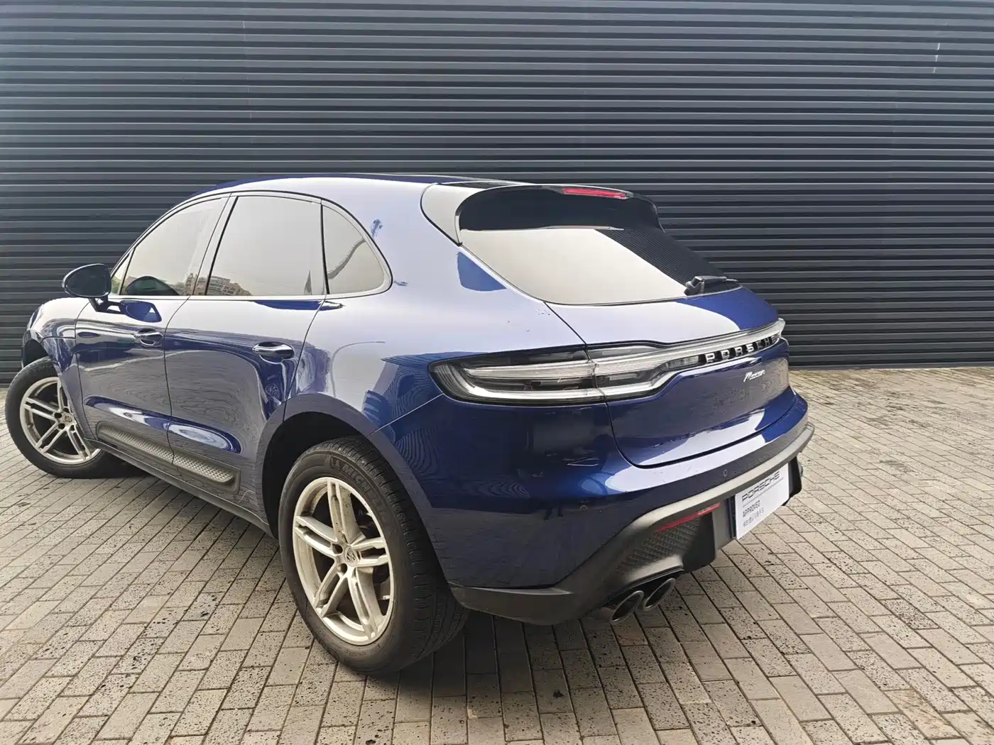 PORSCHE MACAN