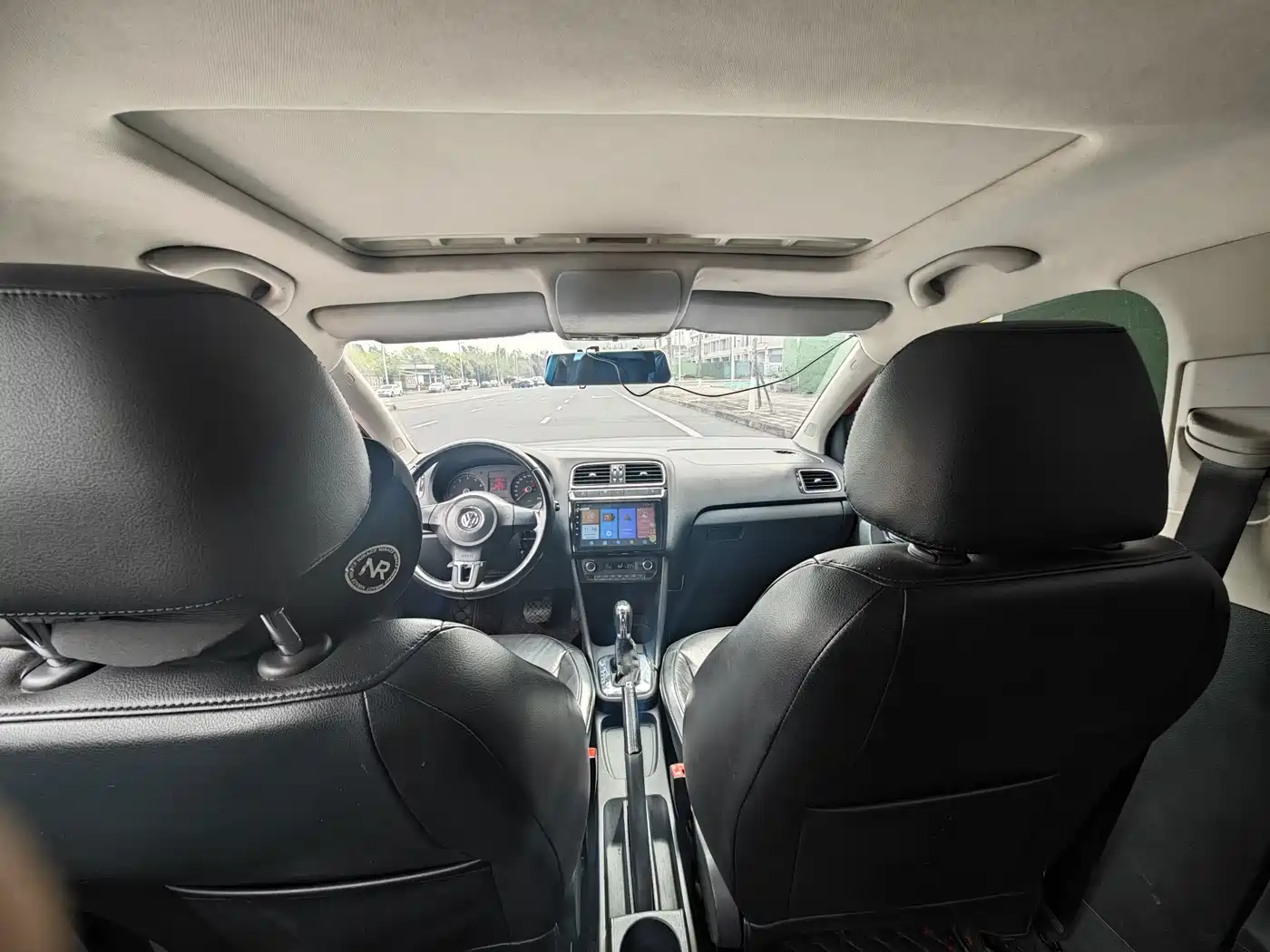 Volkswagen Polo 2011 1.6L Automatic Cool Edition фото 18