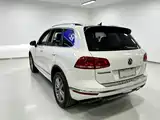 Фото 3 - Volkswagen Touareg