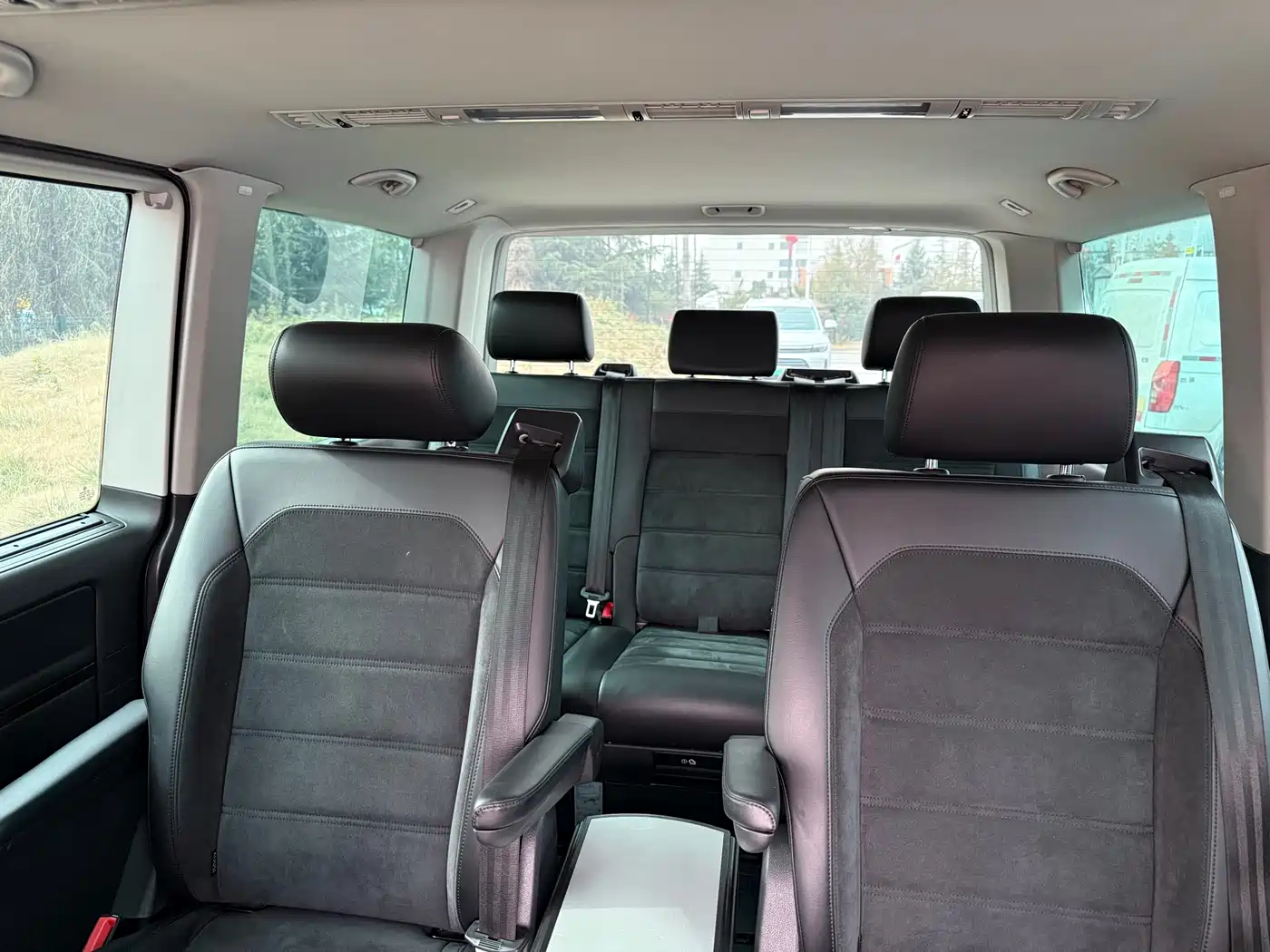 Volkswagen Multivan 2018 2.0TSI 4WD Premium Edition 7-Seater фото 15