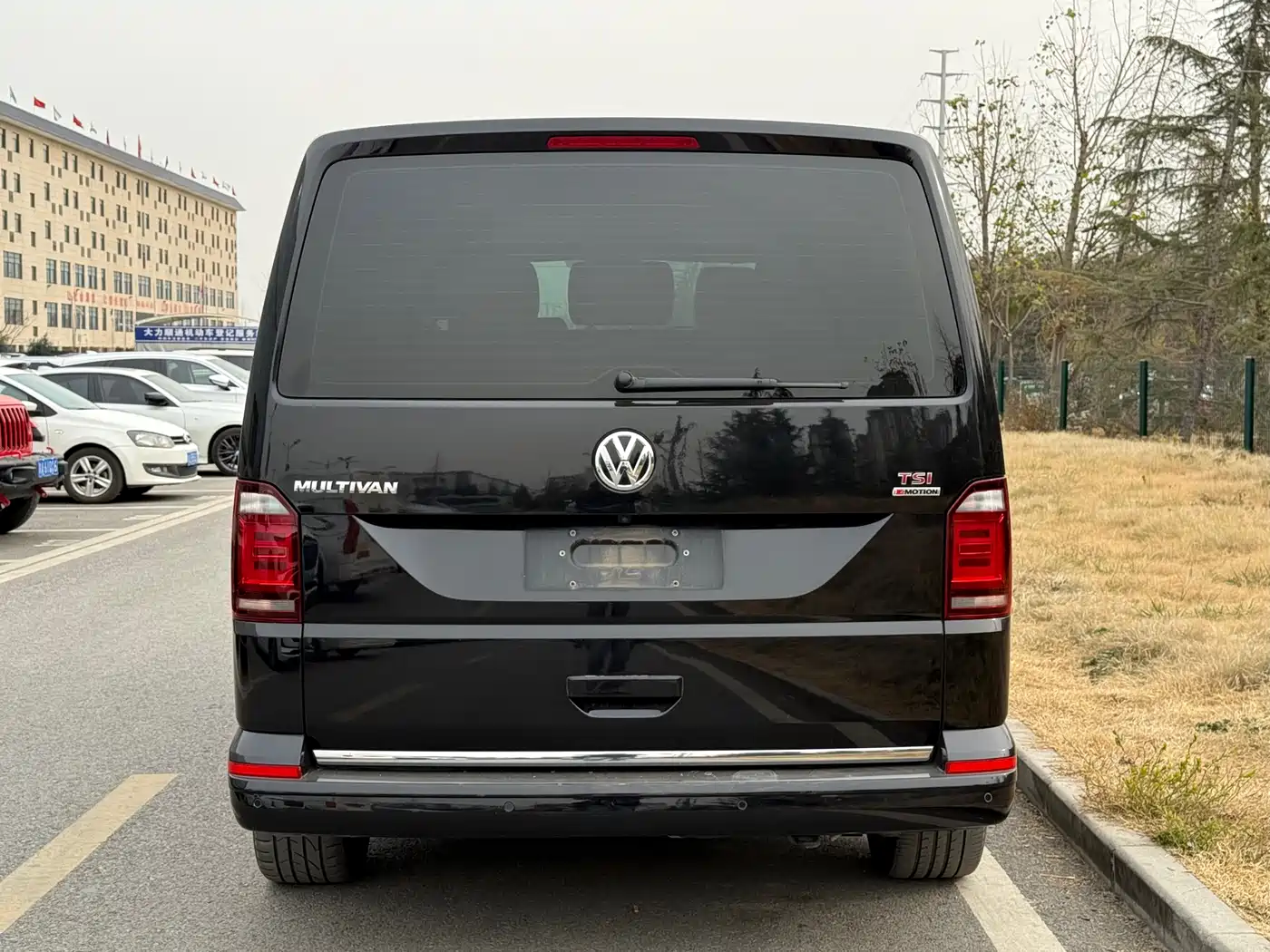 Volkswagen Multivan 2018 2.0TSI 4WD Premium Edition 7-Seater фото 4