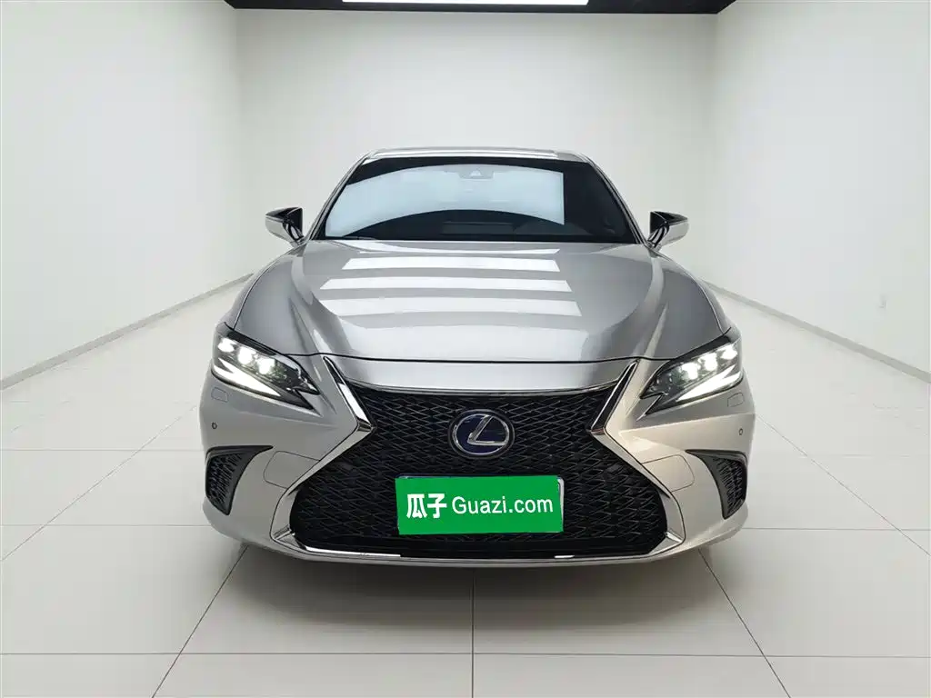 Lexus ES 2021 300h F SPORT фото 3
