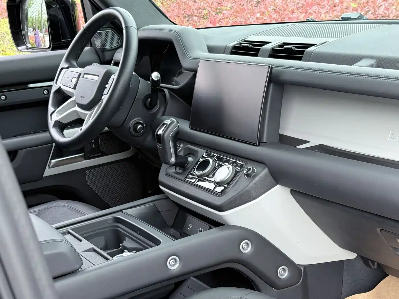 Land Rover Defender 2024 110 3.0T P400 XS фото 12