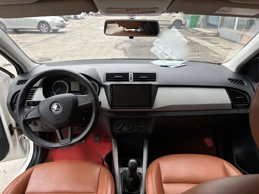 Škoda Fabia 2017 1.4L Manual Car Enjoy Edition фото 13