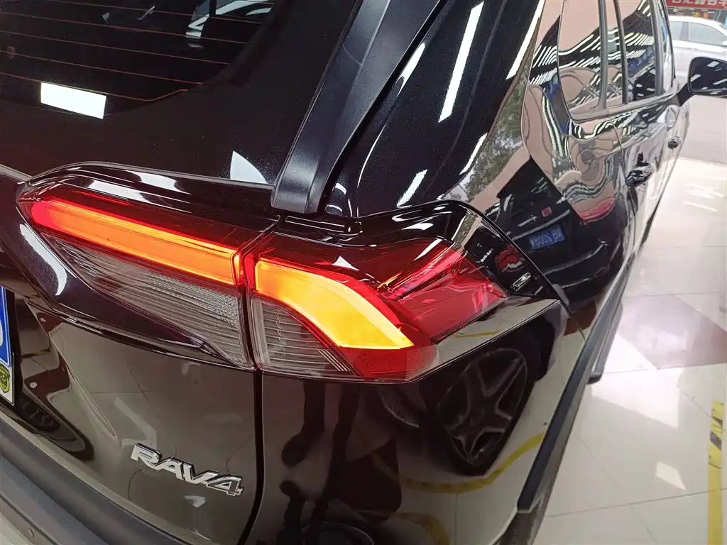 Toyota RAV4 Rongfang 2023 2.0L CVT FWD Style Plus Edition фото 8