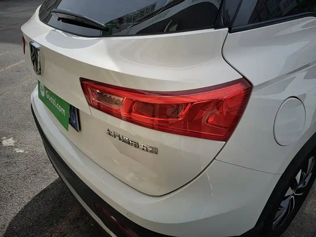 Baojun 530 2021 2021 Global Anniversary Edition 1.5T CVT Luxury 6-seater