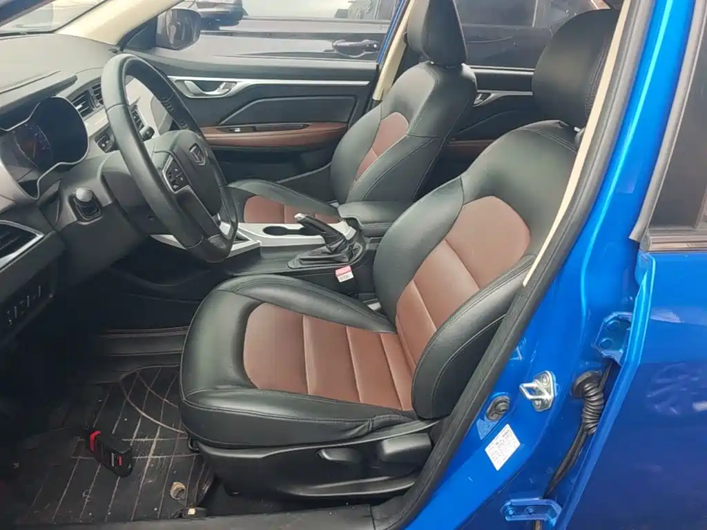Фото 15 - Geely Vision