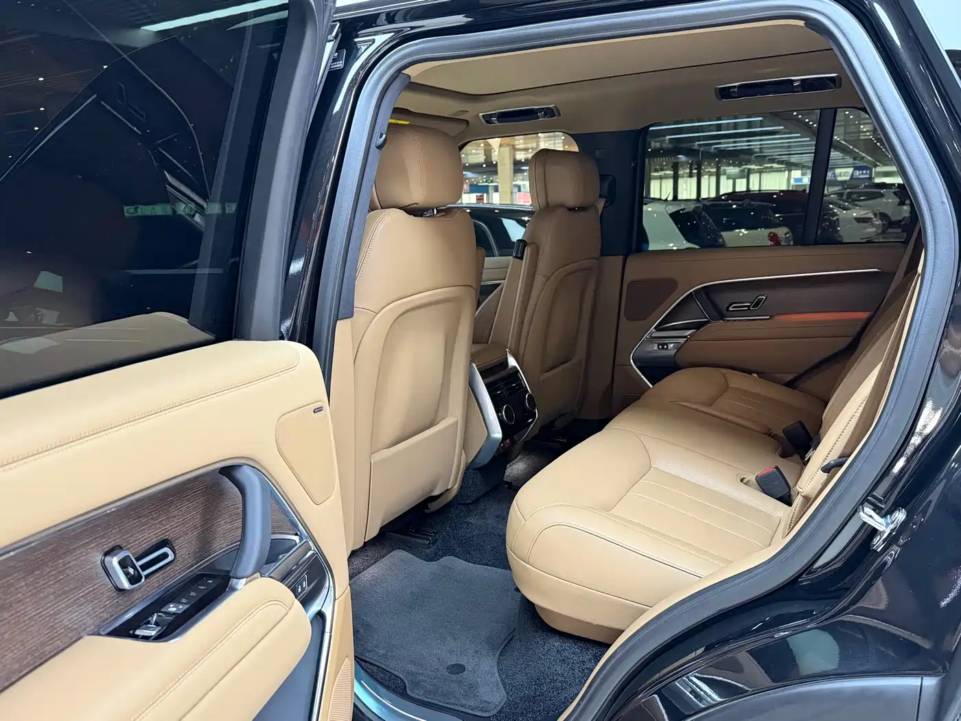 Land Rover Range Rover 2025 2025 3.0 L6 360PS Golden Age Edition