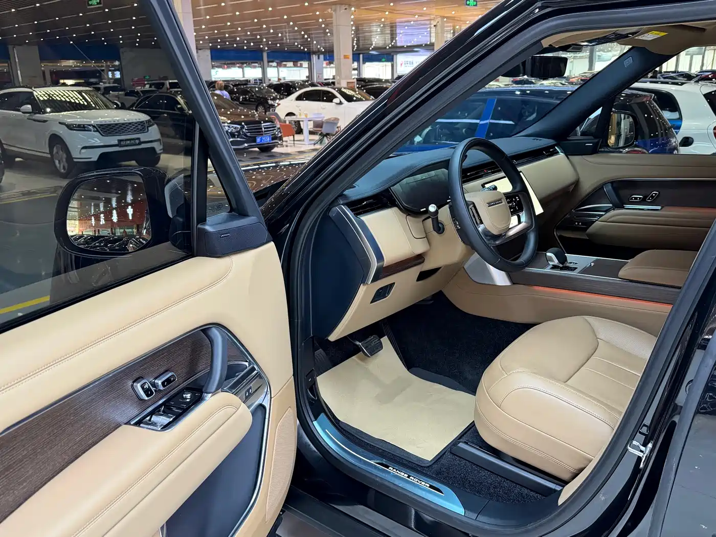 Land Rover Range Rover 2025 2025 3.0 L6 360PS Golden Age Edition