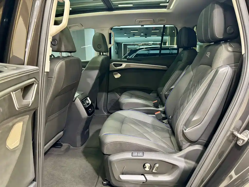 Volkswagen Talagon 2026 2025 450TSI R-Line 6-Seater