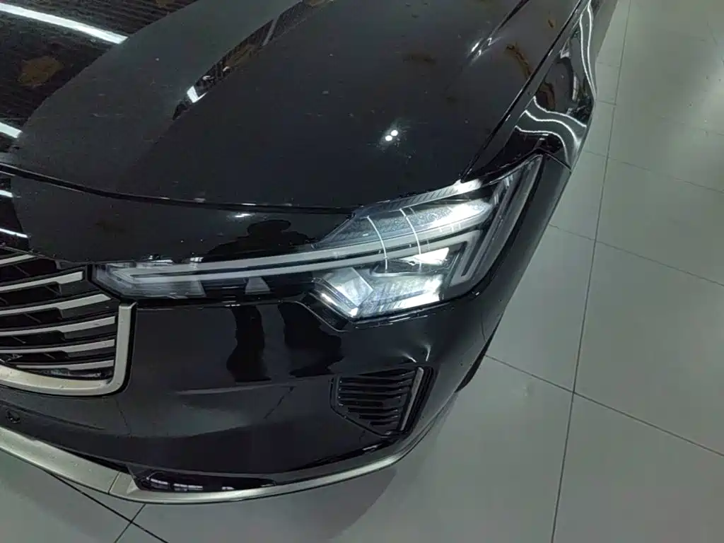 Photo 24 - Volvo S90