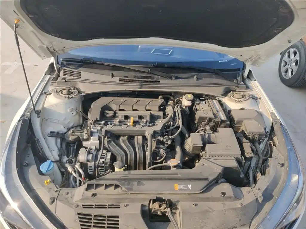Hyundai Elantra 2022 1.5L CVT LUX Premium Edition фото 16