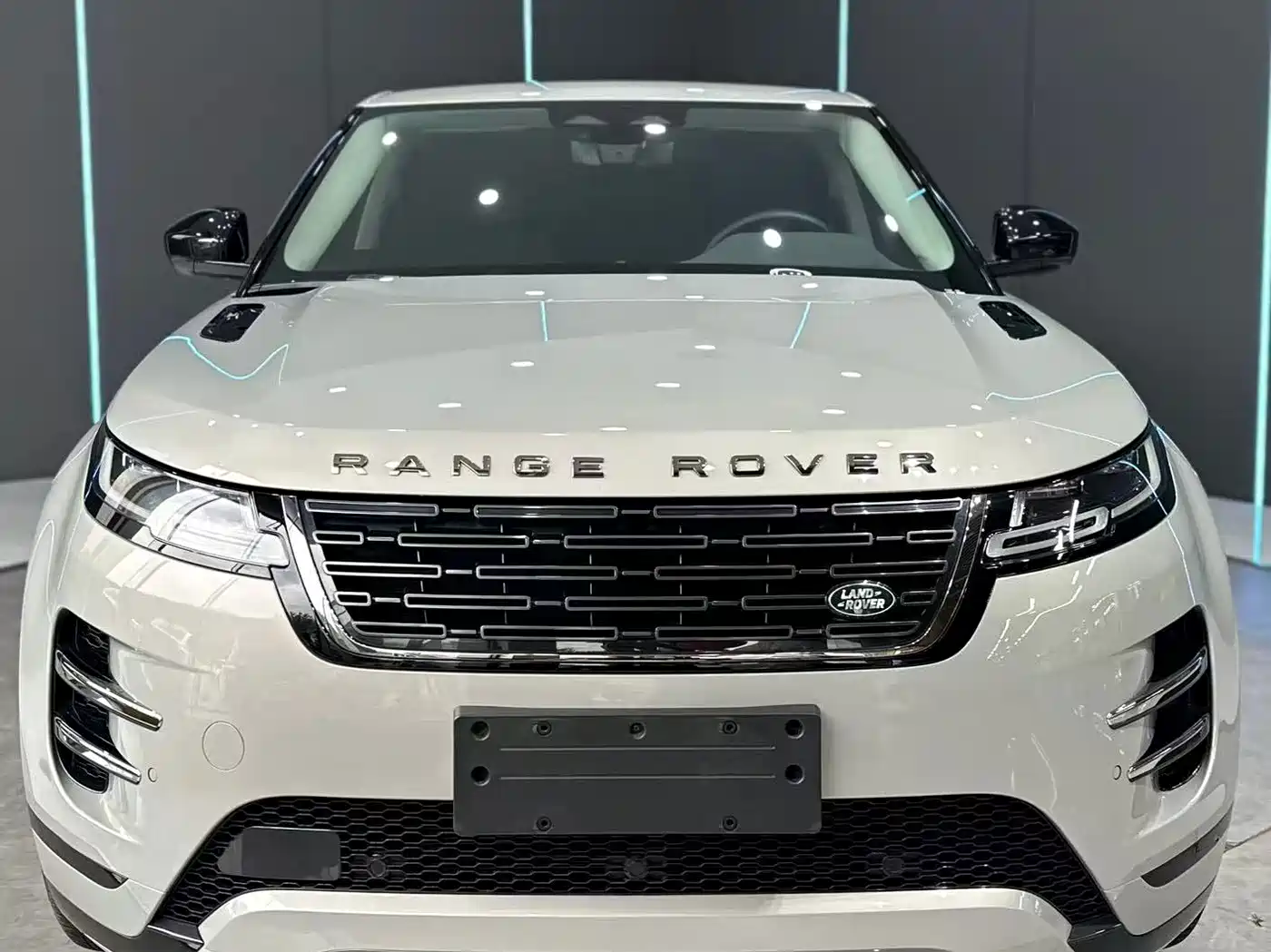 Land Rover Range Rover Evoque 2024 2024 Range Rover Evoque L 249PS Light Master Edition