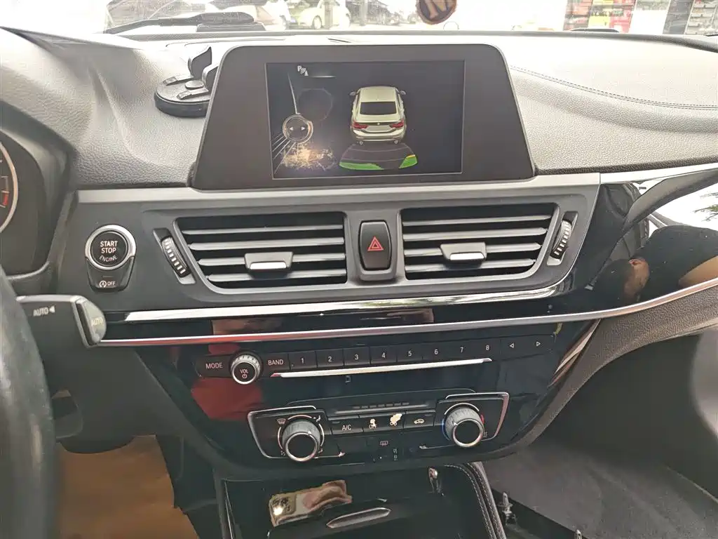 BMW 1 Series 2017 118i Sport фото 13