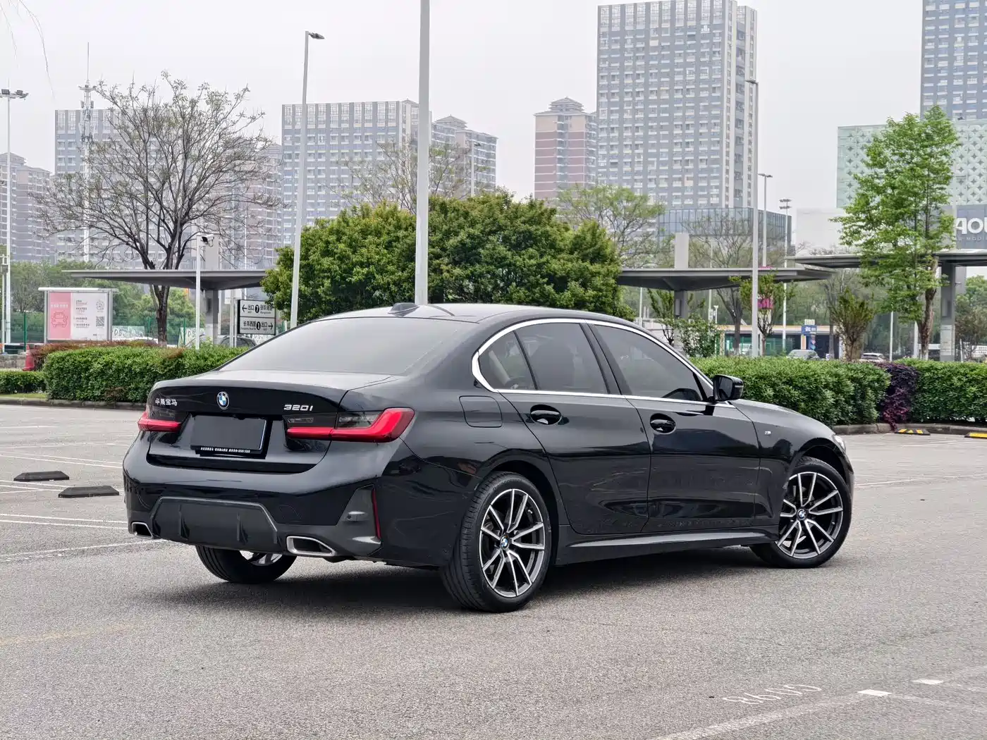 BMW 3 Series 2024 320i M Sport Package фото 6