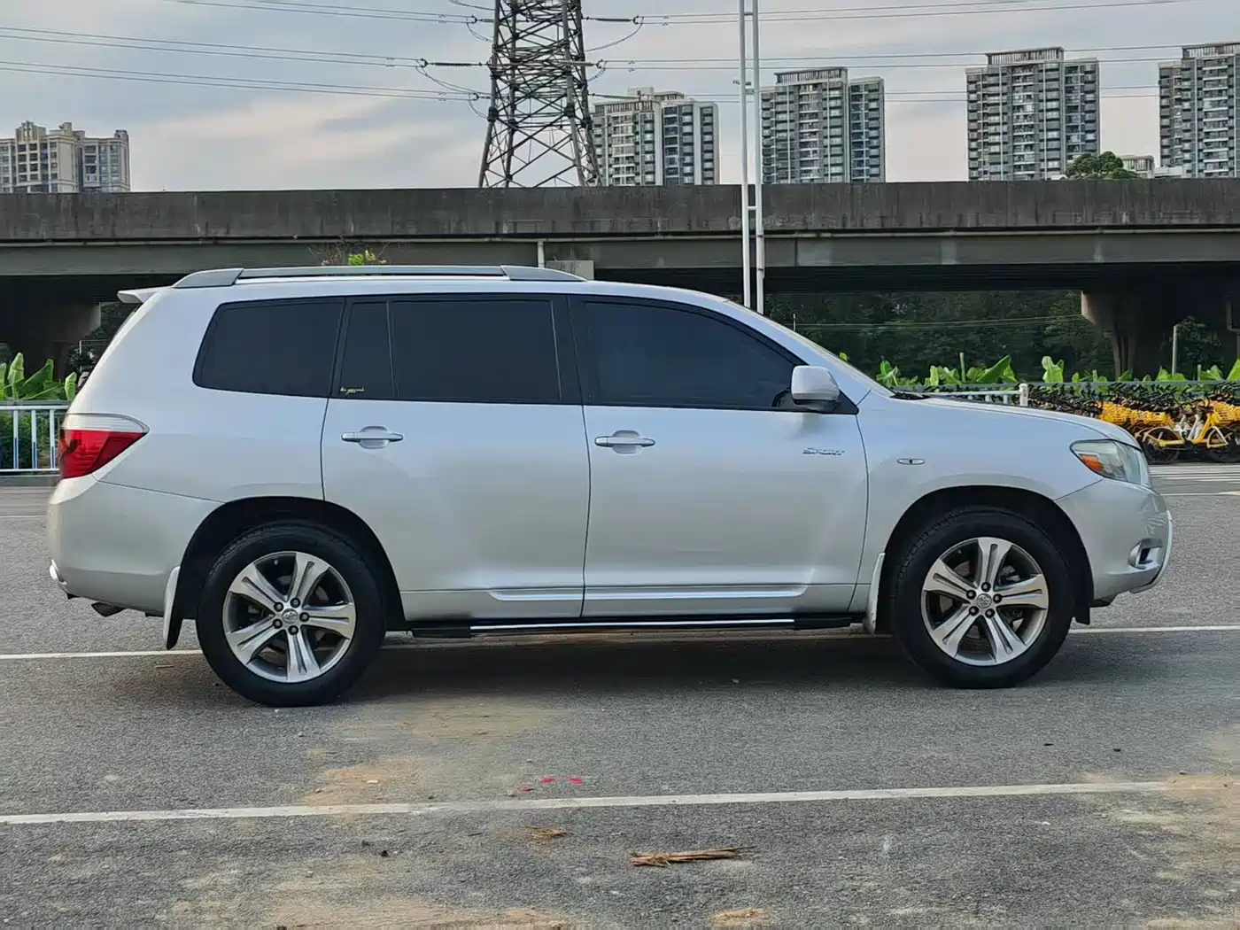 Toyota Highlander 2011 2.7L 2WD 7-seat Luxury фото 4