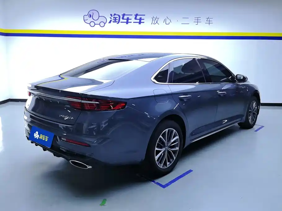 Фото 3 - Geely Preface