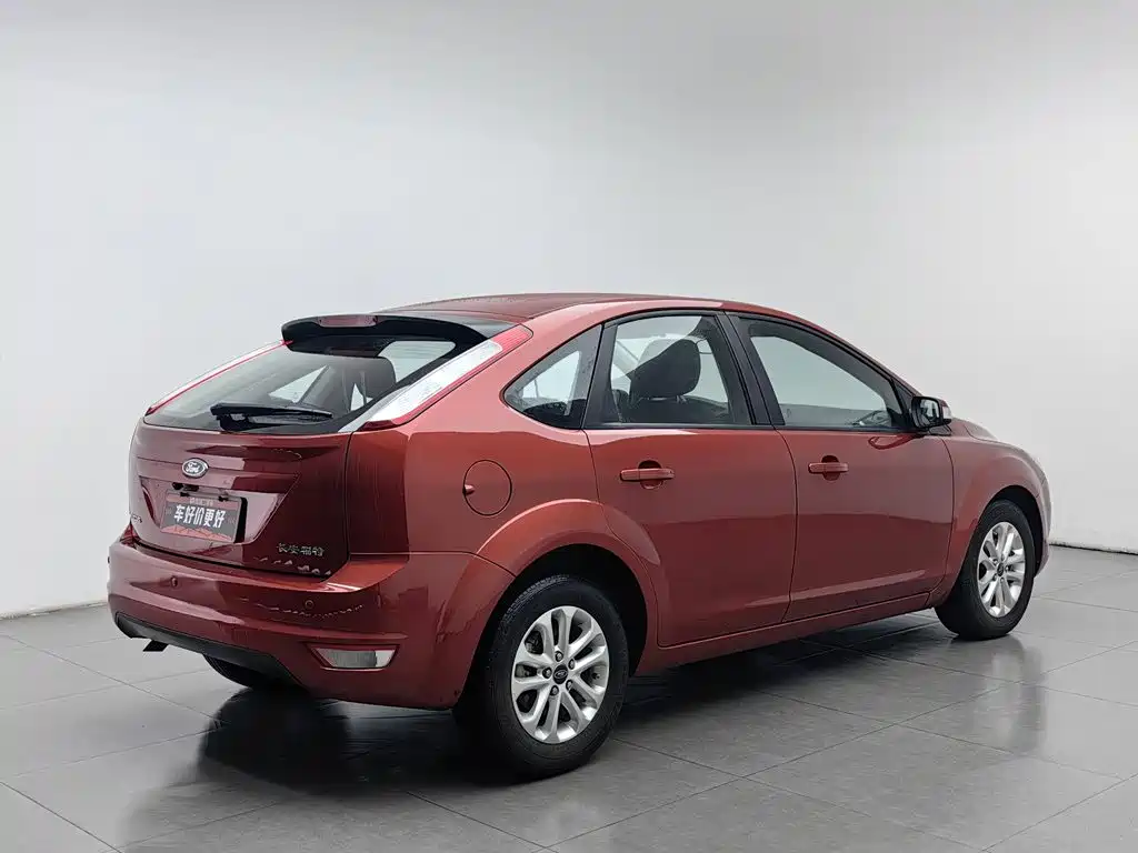 Фото 2 - Ford Focus