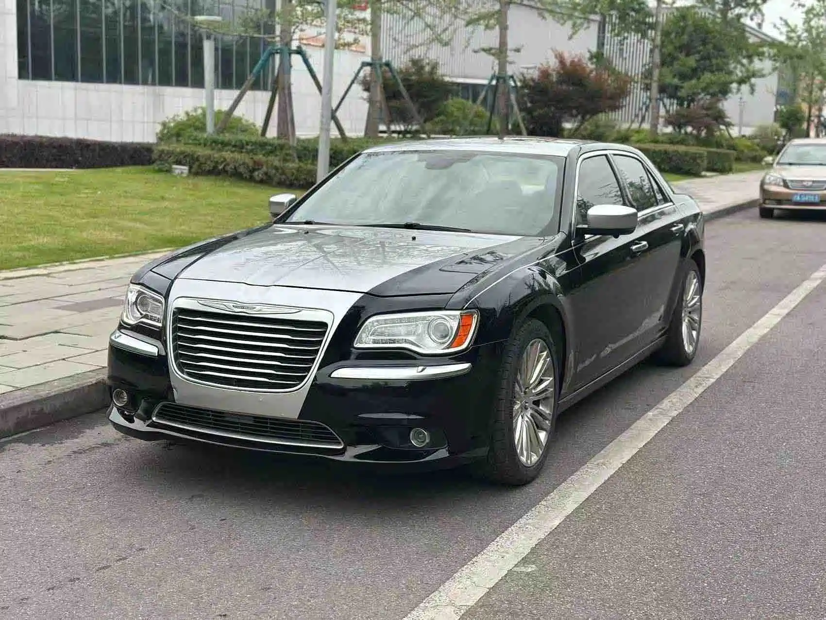صورة 1 - Chrysler 300C (Import)