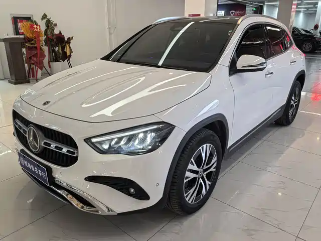 MERCEDES-BENZ GLA